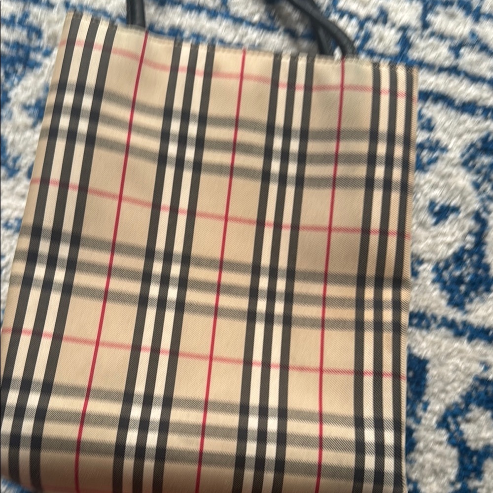 Burberry - Picture 9 of 14